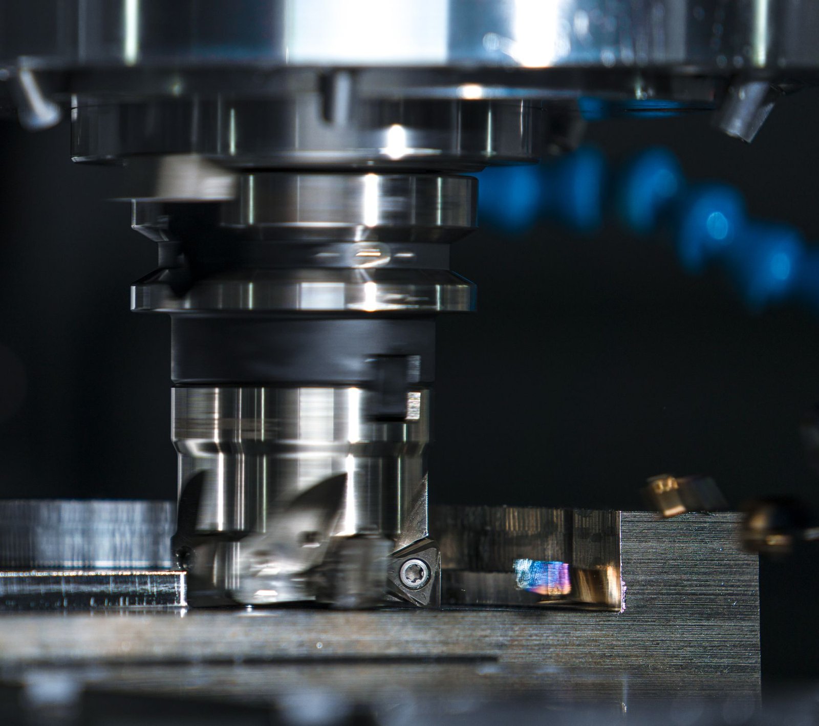 Tööstuslikud metallitööseadmed tootmishoones