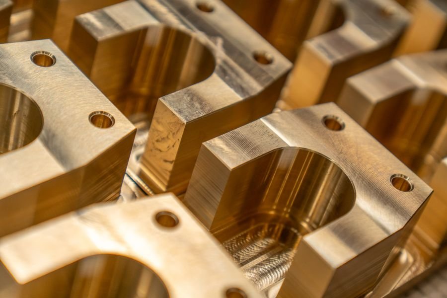 Täpselt töödeldud metalldetailid